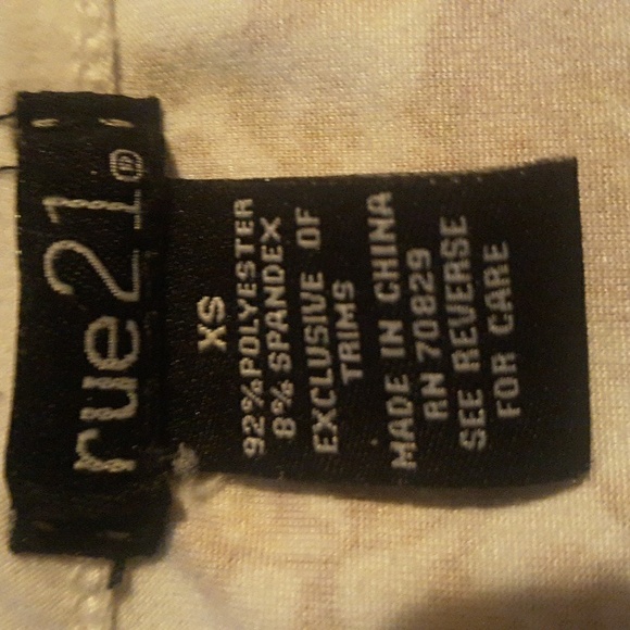 RUE 21 SIZE XS LONG SLEEVE FLORAL SHIRT - Picture 3 of 4